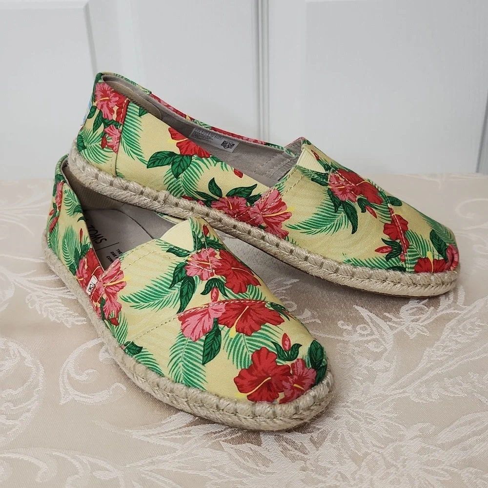 Tom's hawaiian hibiscus pale yellow floral print espadrille alpragata rope 7.5